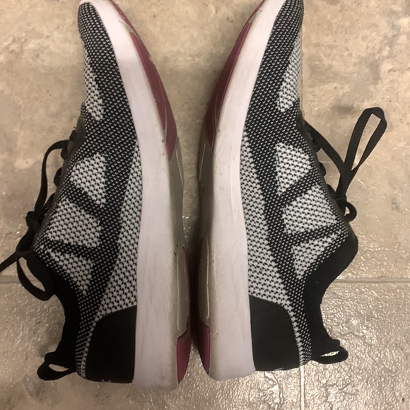 Vionic - Picture 5 of 8